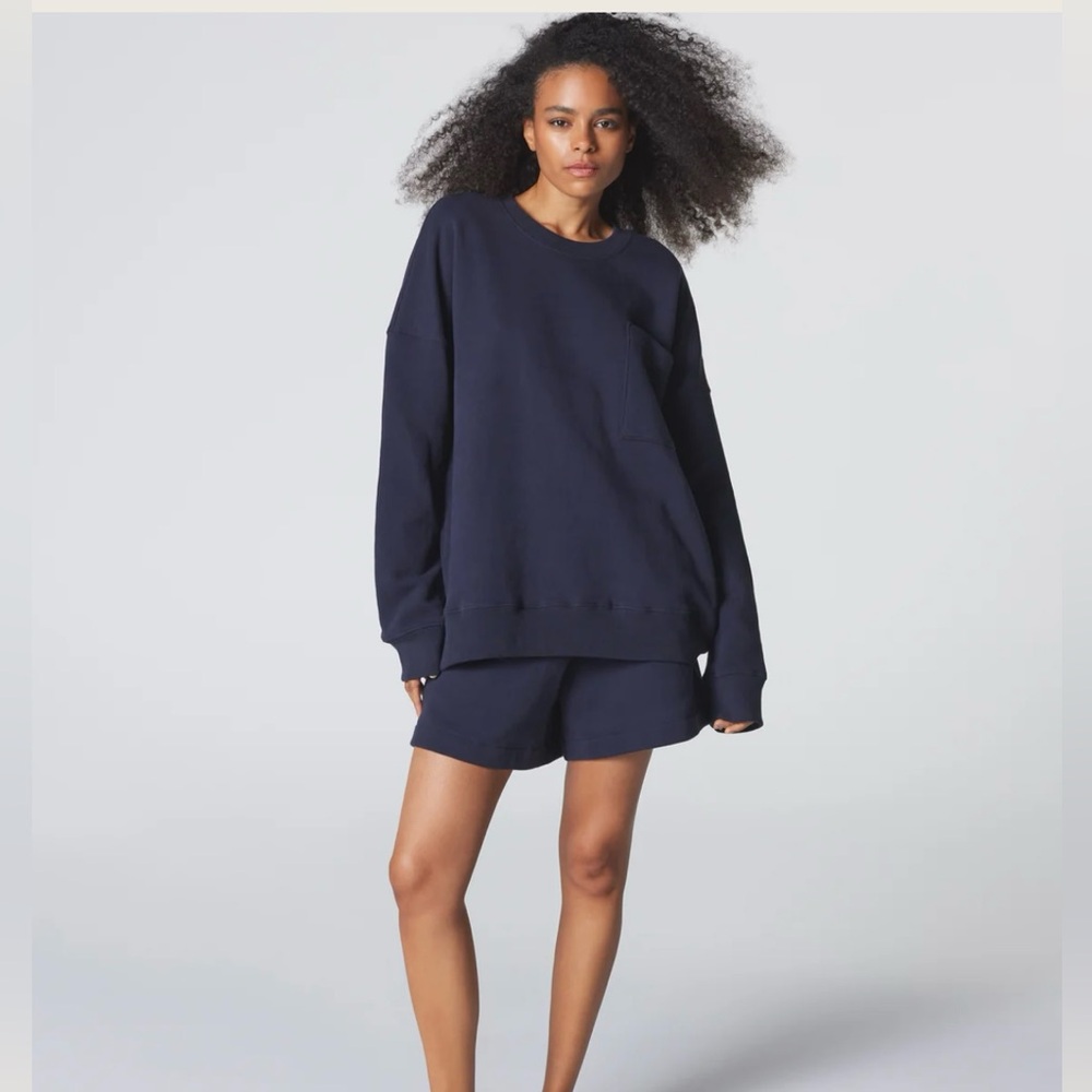 DAPHNE GOLDEN NIGHT SWEATSHIRT AND SHORT SET